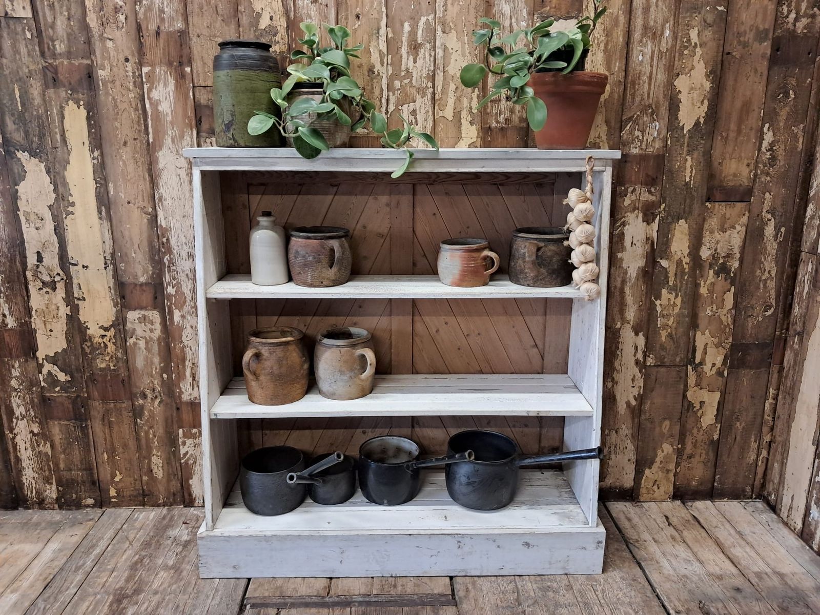 photo vinterior Rustic Shelving Unit