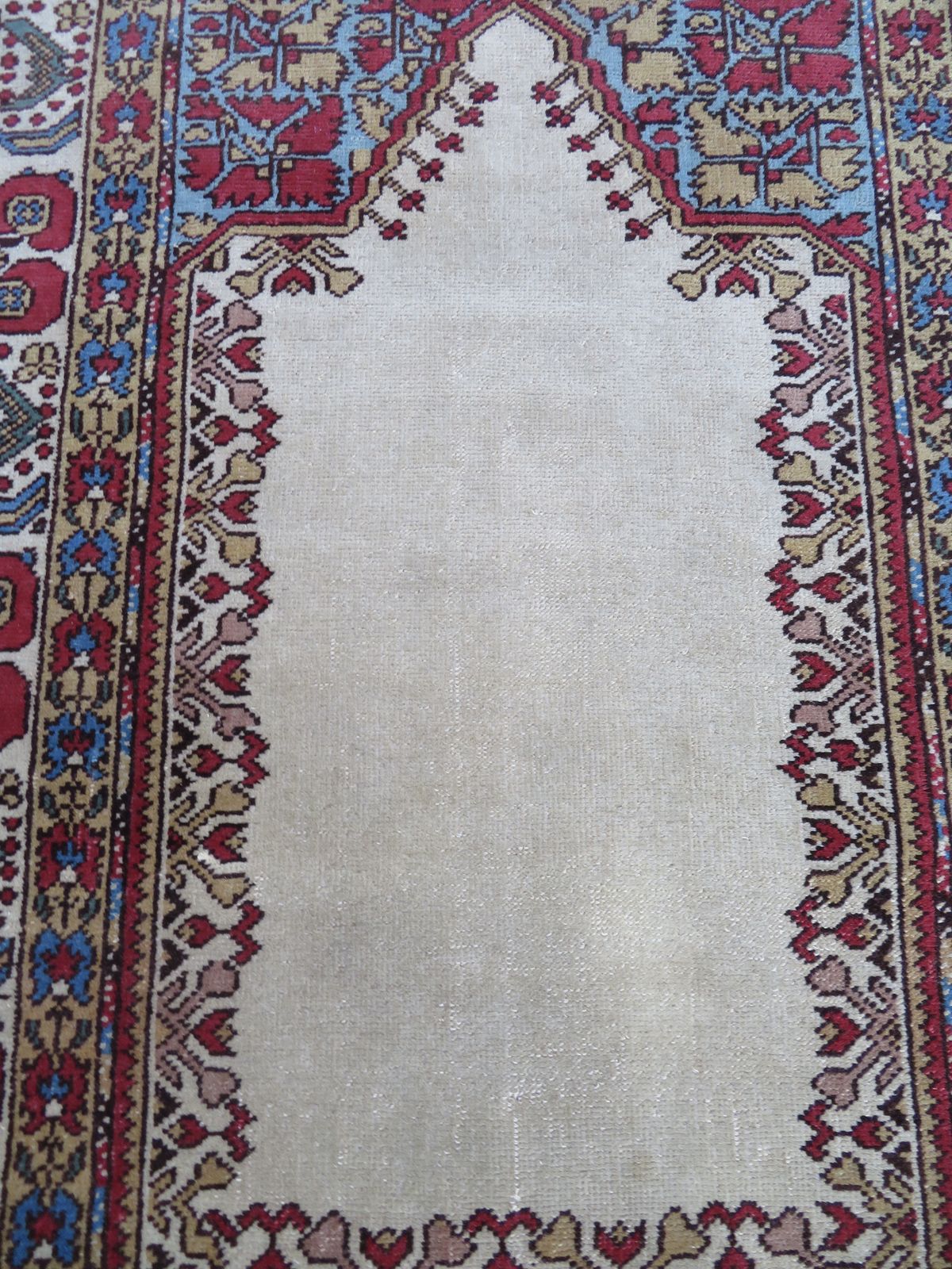 Attractive Antique Turkish Kula Ghiordes Village Prayer Rug. West Anatolia. 158cm X 99cm. photo Textiles