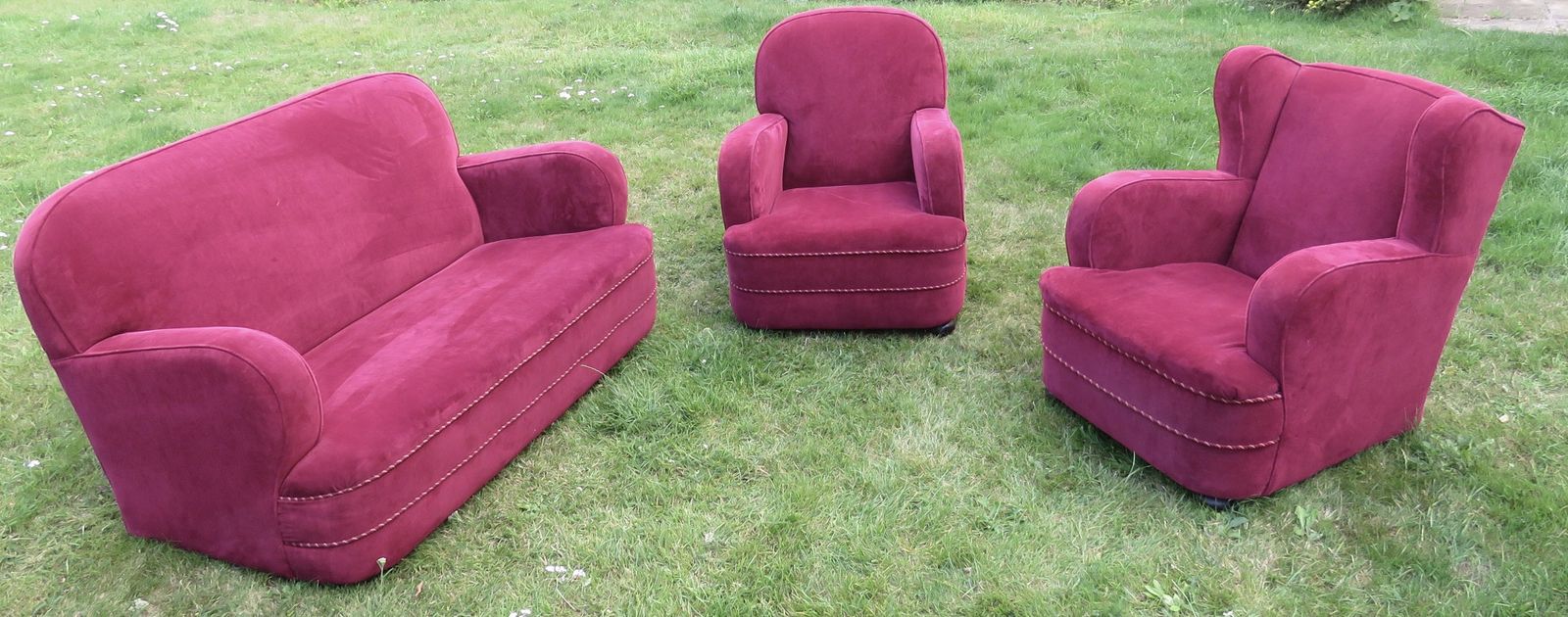 1930’s 2 Seater Sofa And 2 Chairs In Good Condition.