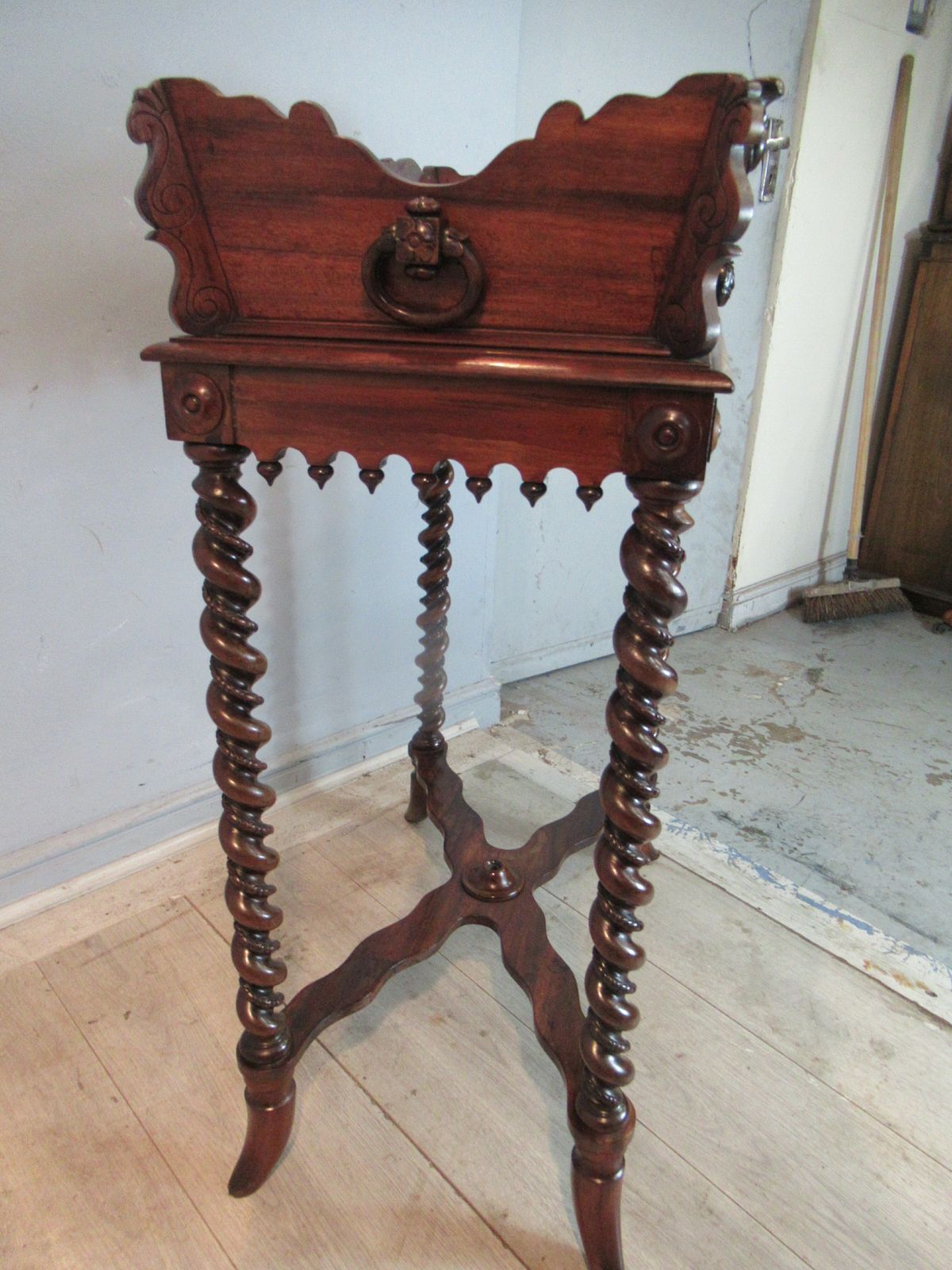 19th Century    Carved And Decorated Plant Holder photo 750.0