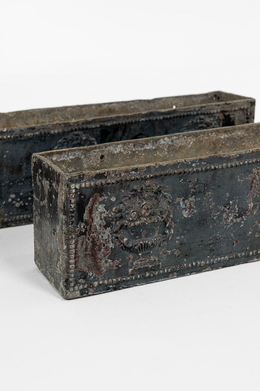 photo furniture Pair Of Georgian Lead Planters