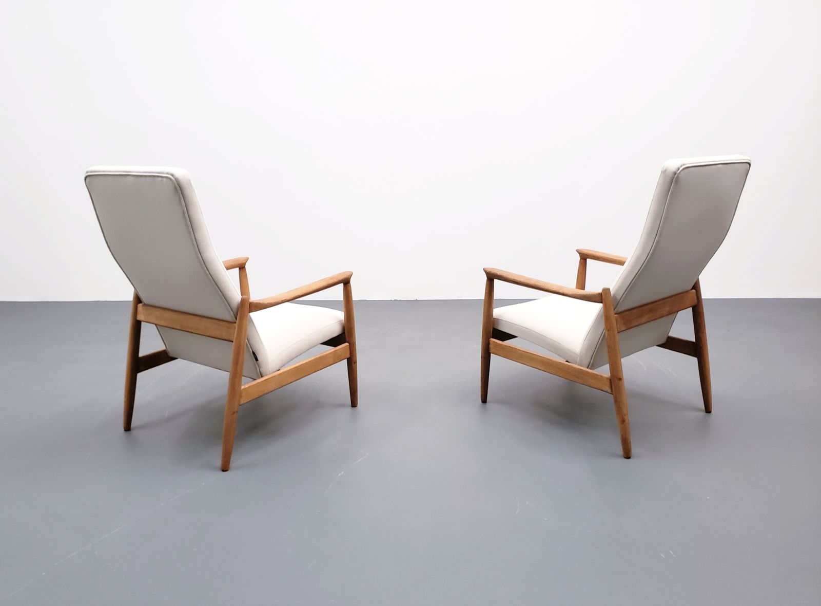 Set Of Two   1965 Chairs By Edmund Homa, Model Gfm 64 In Beige photo vinterior