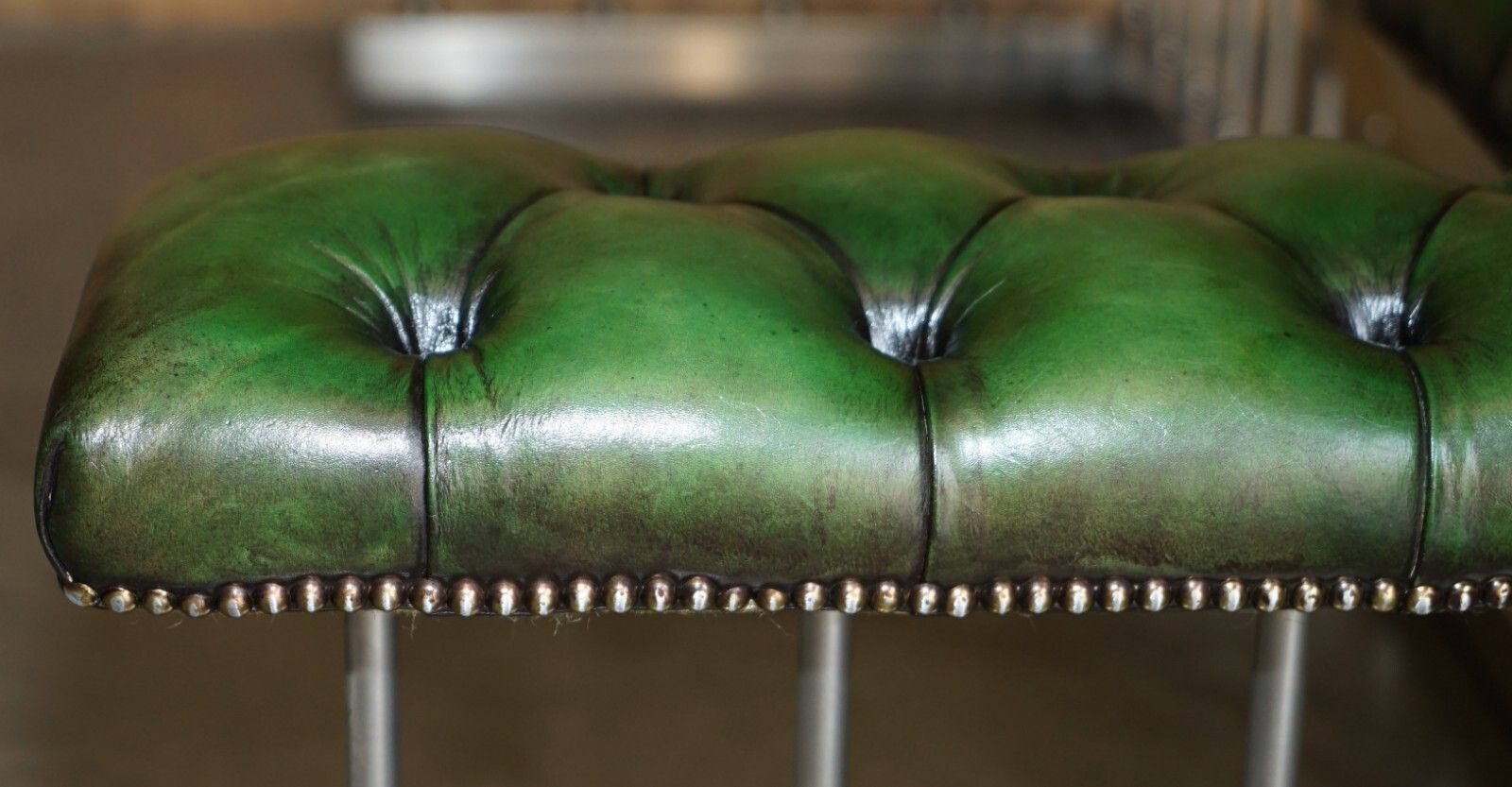 photo vinterior Large 188cm Wide Vintage Chromed Regency Green Leather Chesterfield Club Fender