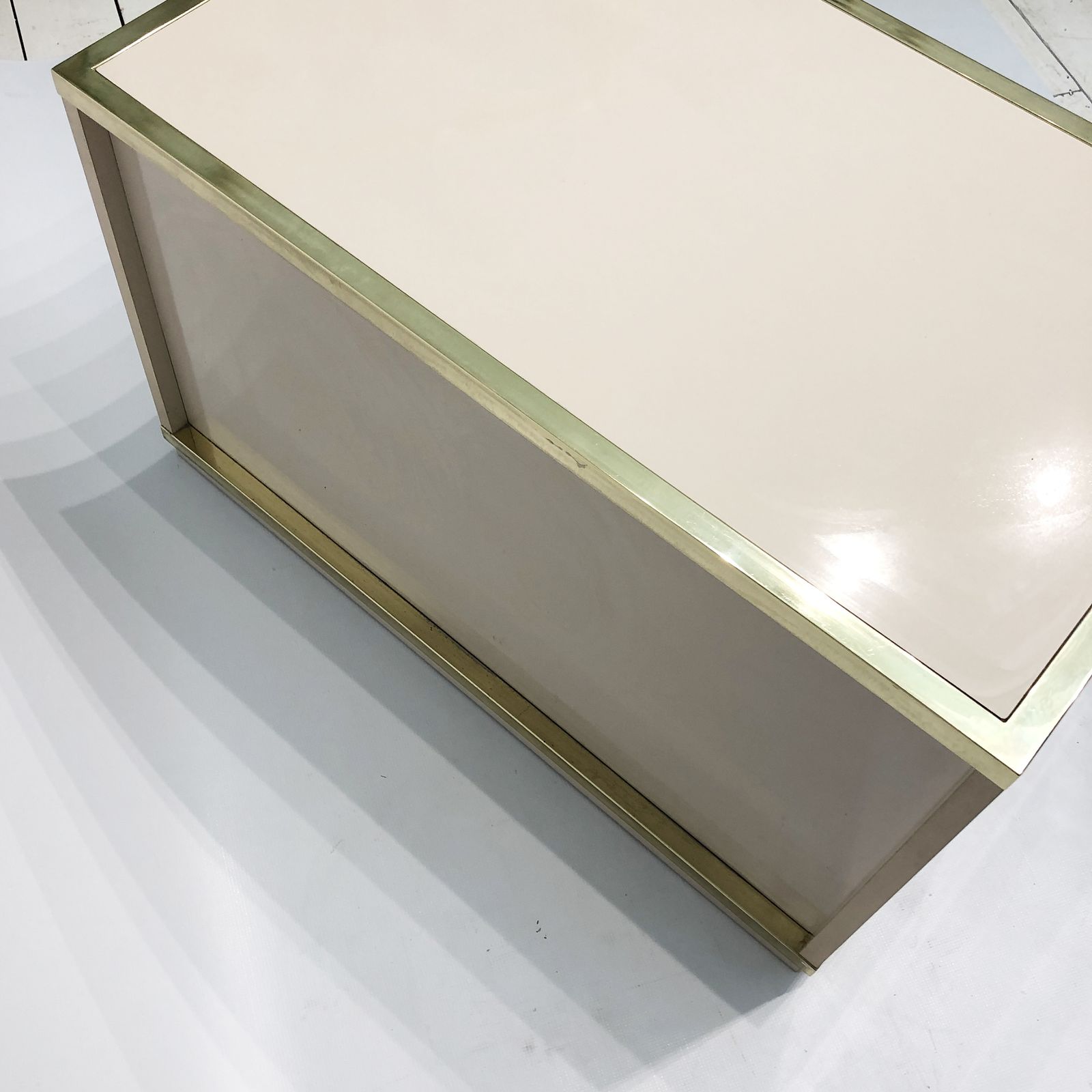 Renato Zevi Beige Brass Display Cabinet 70s Hollywood Regency Midcentury Glass photo 4150.0