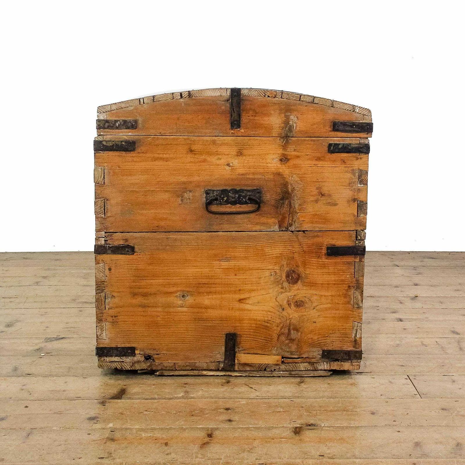 Large Antique 19th Century Pine Domed Trunk | Antique Furniture | Antique Trunk | Antique Storage | Pine Trunks | Blanket Box (M 5795) photo furniture