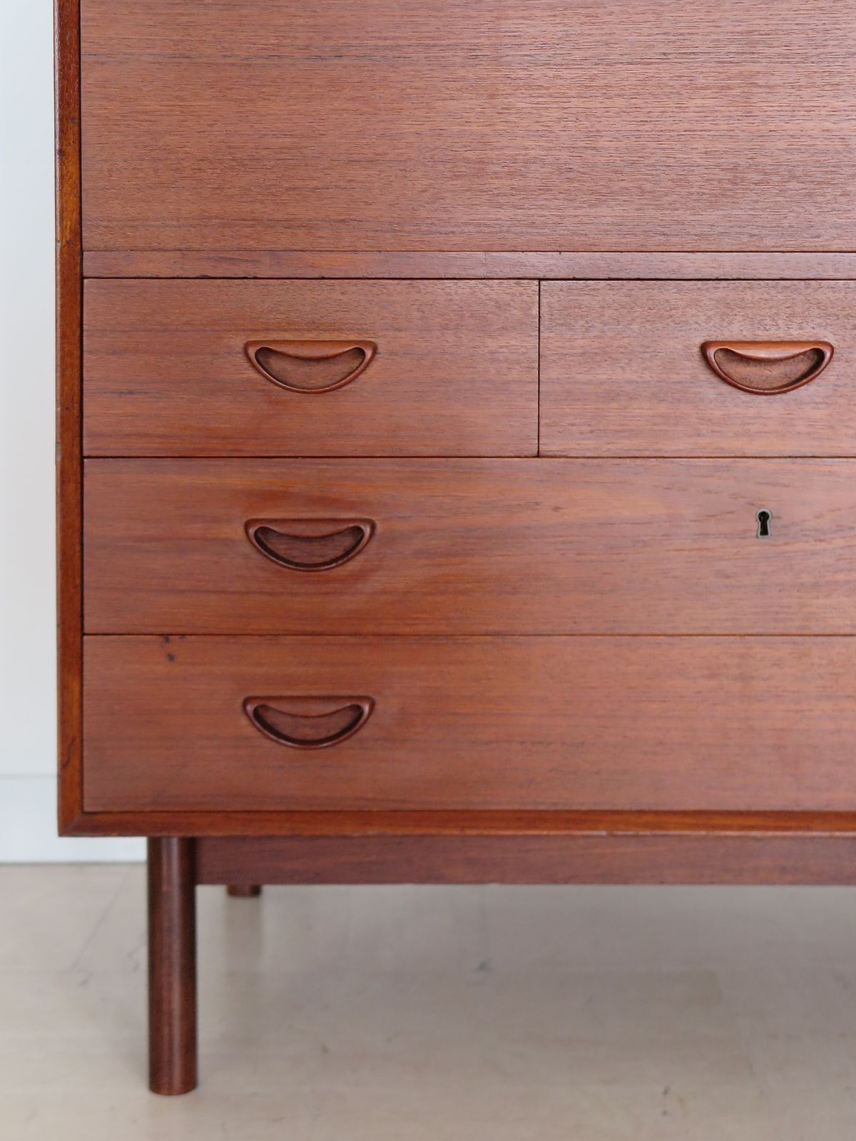 photo vinterior Scandinavian Teak Bar Cabinet Design Peter Hvidt & Orla Molgaard Nielsen 1960s