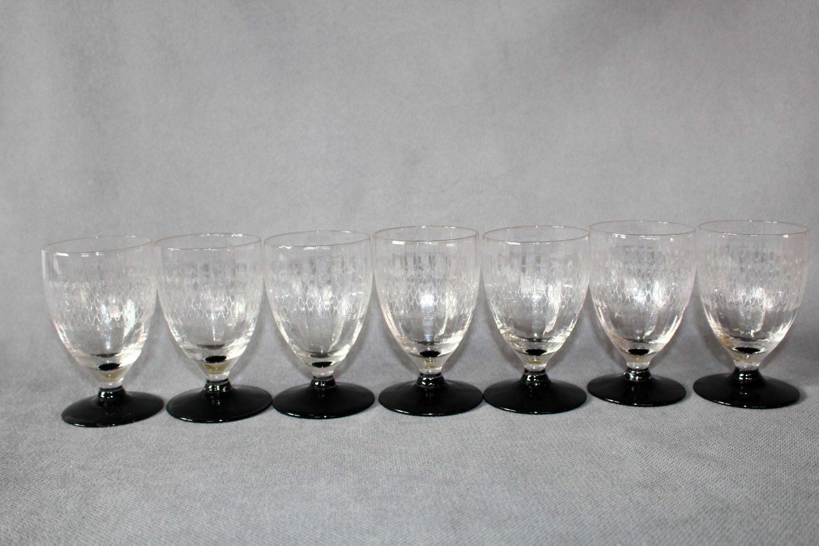 7 Art Deco Glazen Op Voet, Kleine Glazen, 100 Ml, Gegraveerd Glas, Zwarte Glazen Voet, Wijnglazen, Barware photo 67.0
