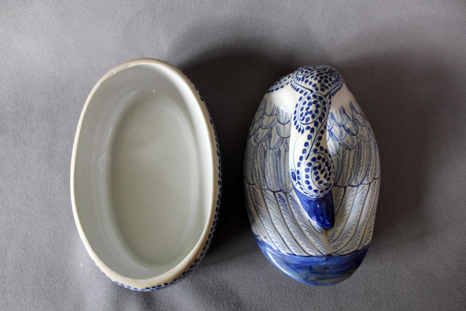 Grote Vintage Keramische Zwanen Terrine, Dierlijke Casserole, Schaal Met Deksel, Blauw En Wit, Vogelveren, Handgeschilderd, Landelijke Keukendecoratie photo vintage