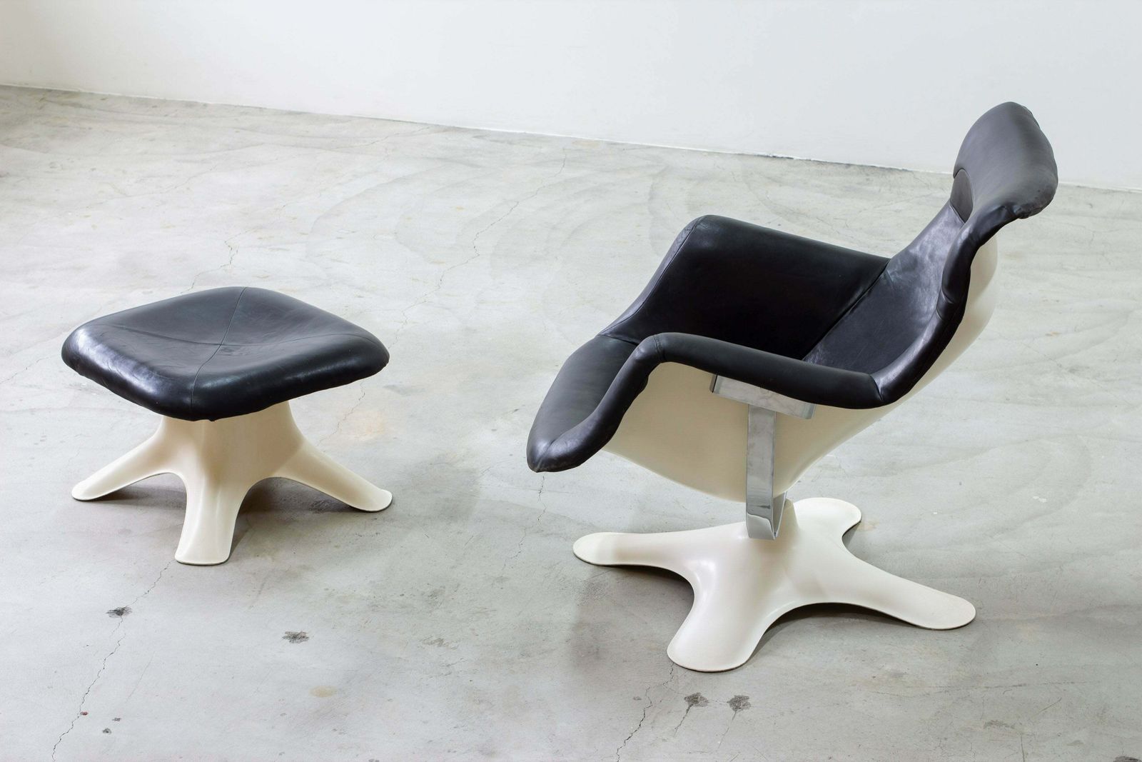 "Karuselli" Lounge Chair And Foot Stool By Yrjö Kukkapuro photo furniture