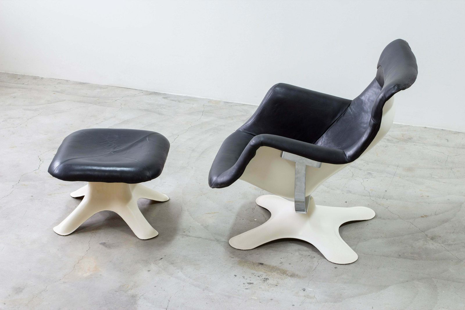 "Karuselli" Lounge Chair And Foot Stool By Yrjö Kukkapuro photo for sale