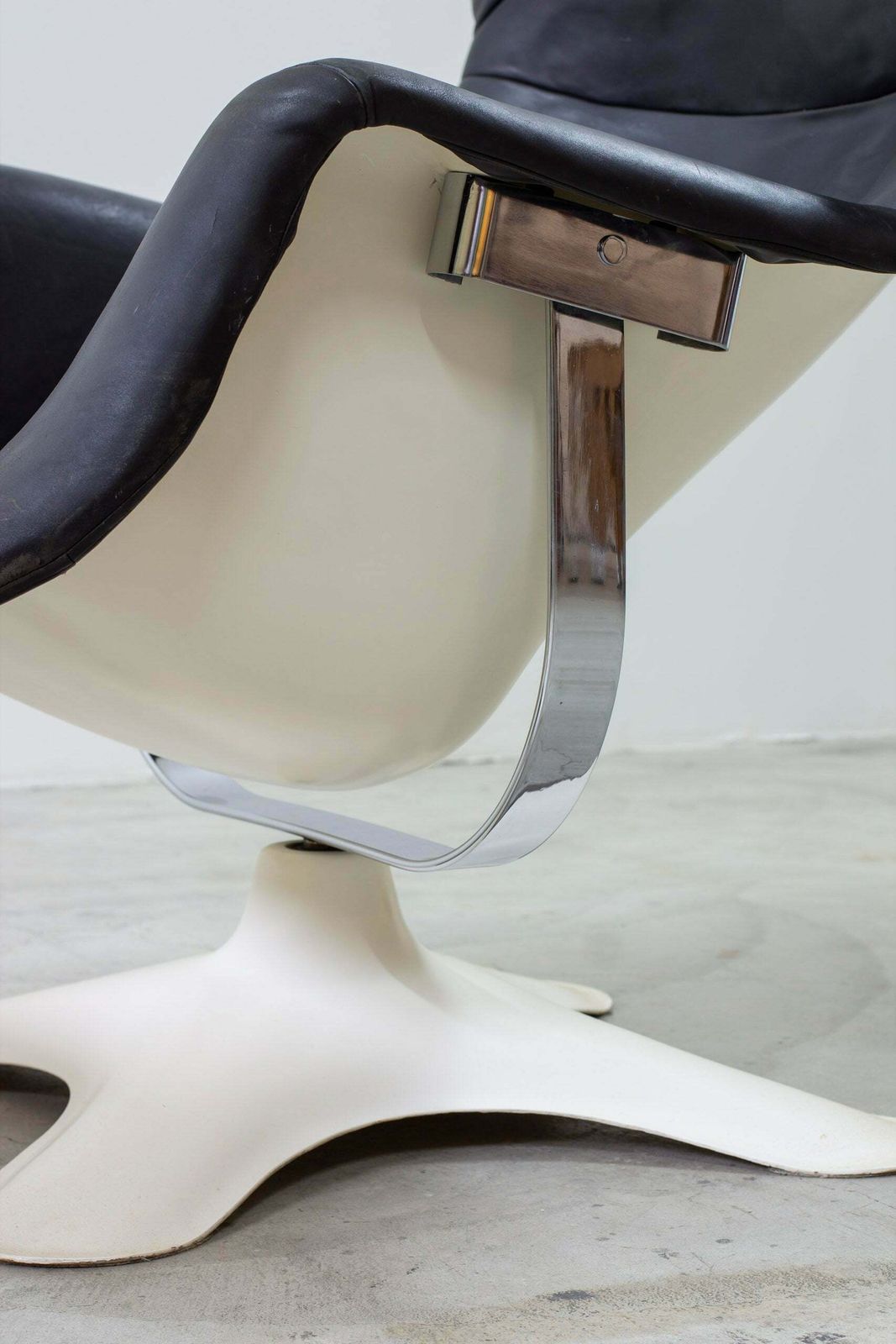 photo buy "Karuselli" Lounge Chair And Foot Stool By Yrjö Kukkapuro
