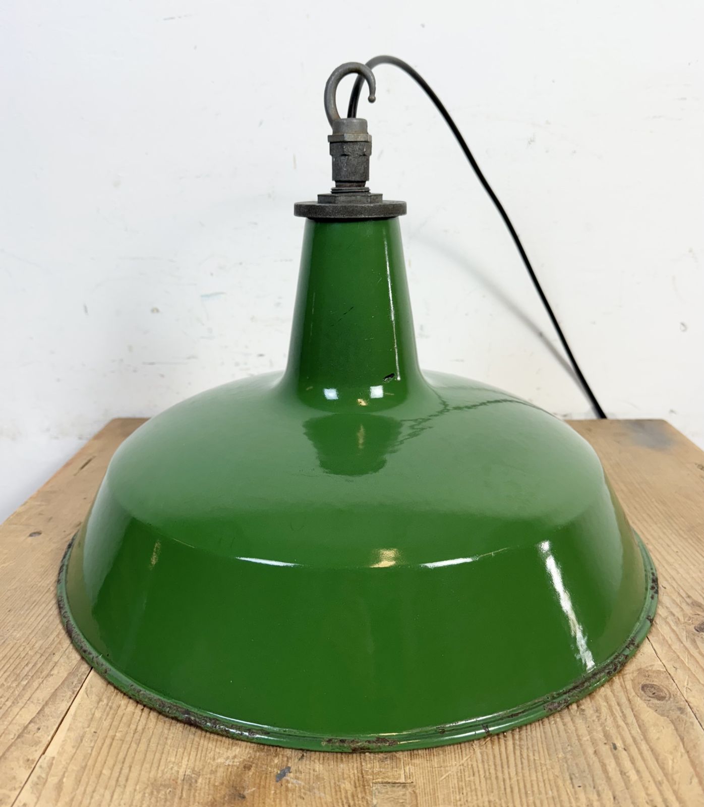 photo vinterior Industrial Green Enamel Factory Pendant Lamp From Revo, 1950s, 4x