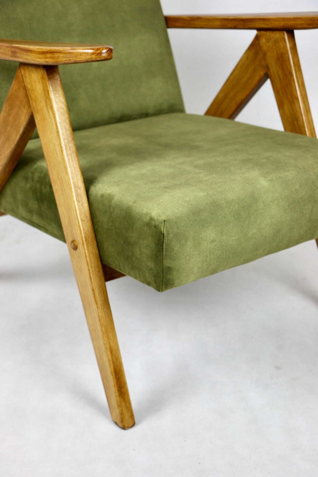 Armchair B 310 Var Olive Green Velvet photo for sale