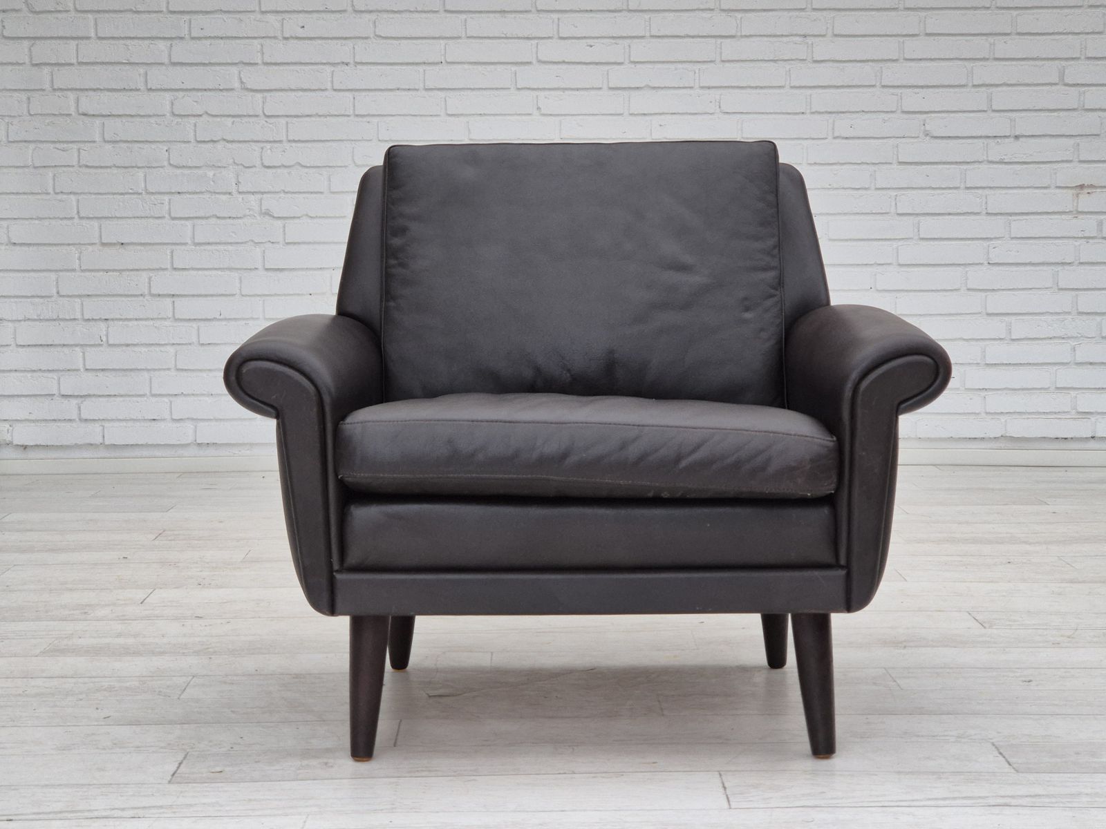 photo for sale Ca. Jaren 1960, Deens Design Van Aage Christiansen, Model "Diplomat", Fauteuil Met Voetenbank.