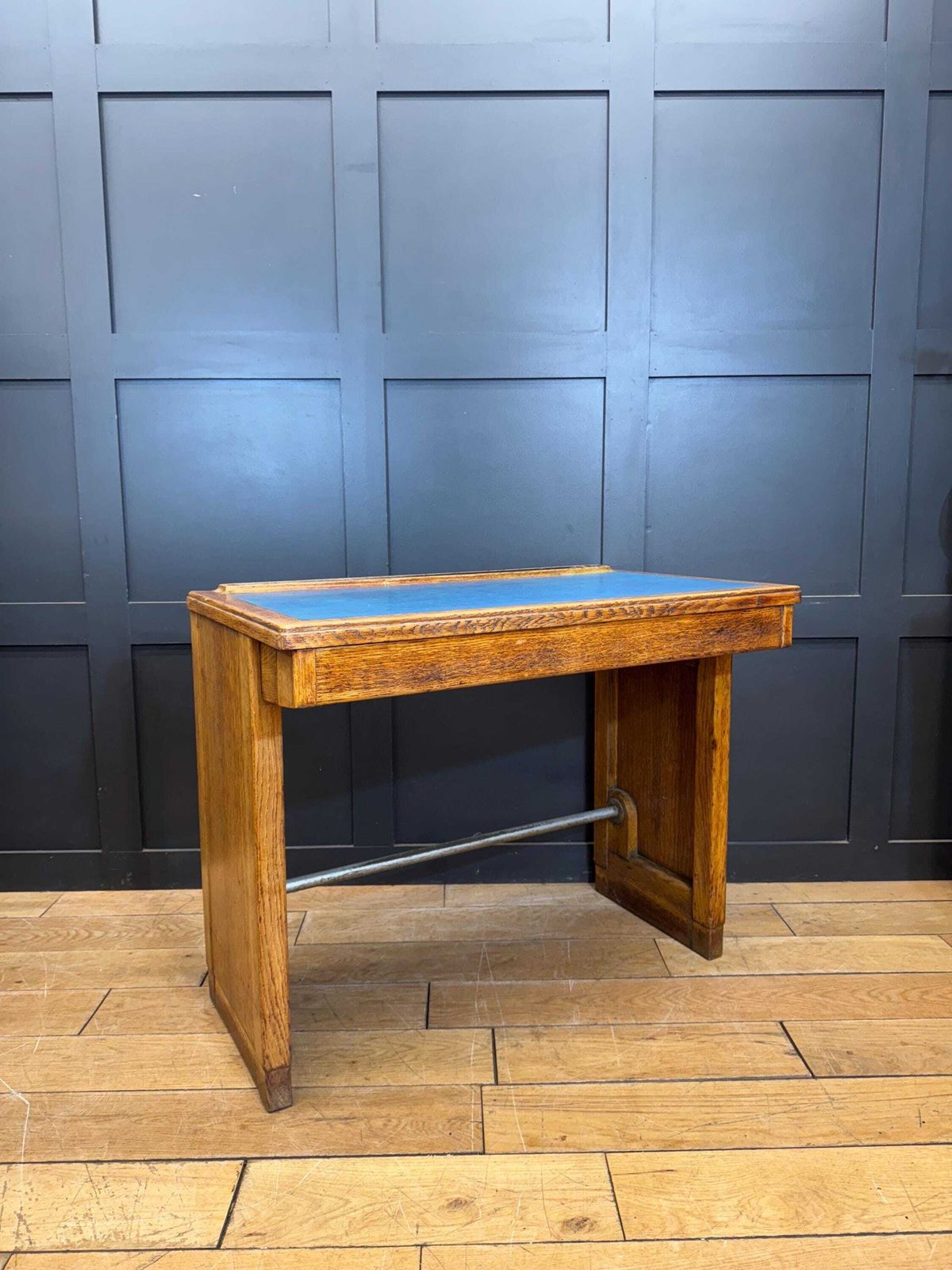 photo furniture Vintage Oak Desk / Office Desk / Computer Desk / Office Furniture