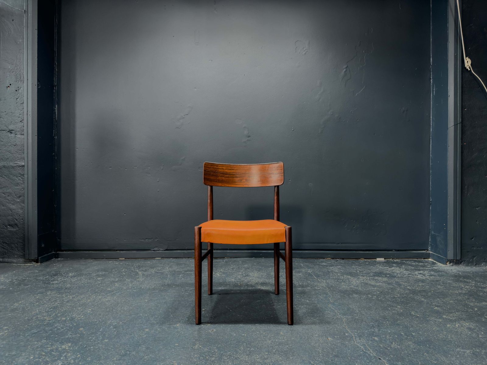 Set Of 4 Rosewood And Leather Chairs photo 1210.0