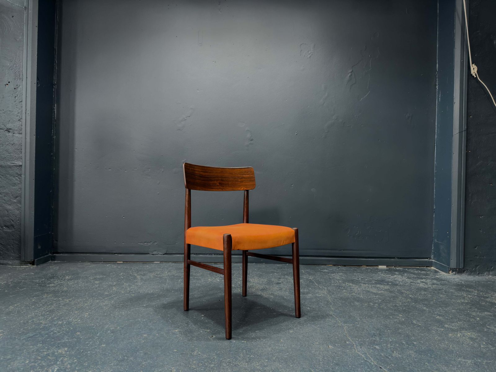 Set Of 4 Rosewood And Leather Chairs photo vinterior