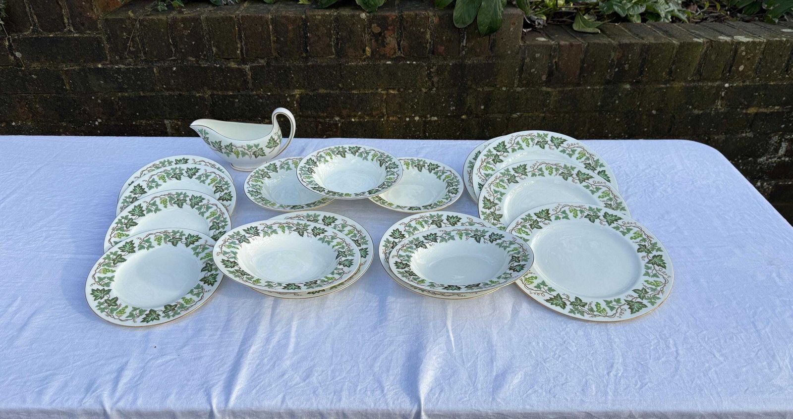 Part Dinner Service By Wedgwood Santa Clara Mid Century   Green Ivy Pattern, 16 Piece Set Incl Dinner Side Plates, Dessert Soup Bowls Jug