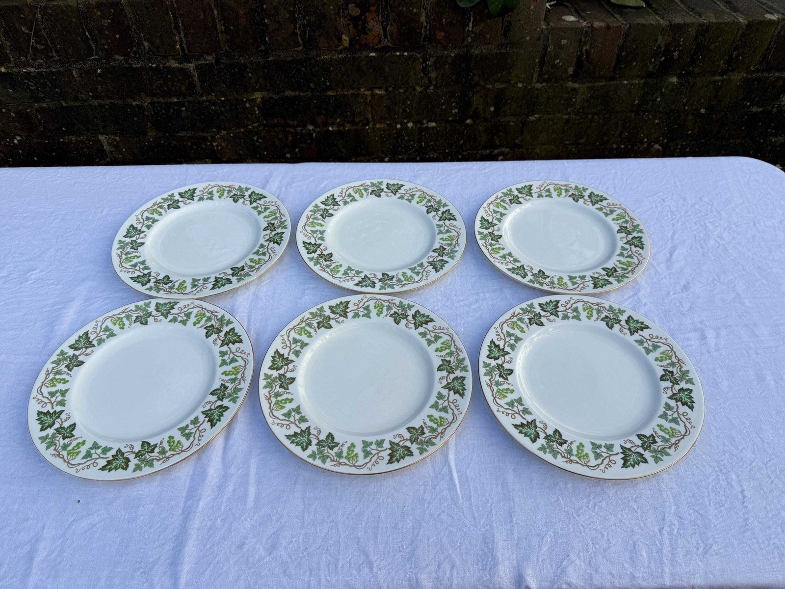 Superb 1950s/60s Wedgwood Santa Clara Part Dinner Service   Green Ivy Pattern, 18 Piece Set Incl Dinner Side Plates, Dessert Soup Bowls photo vintage