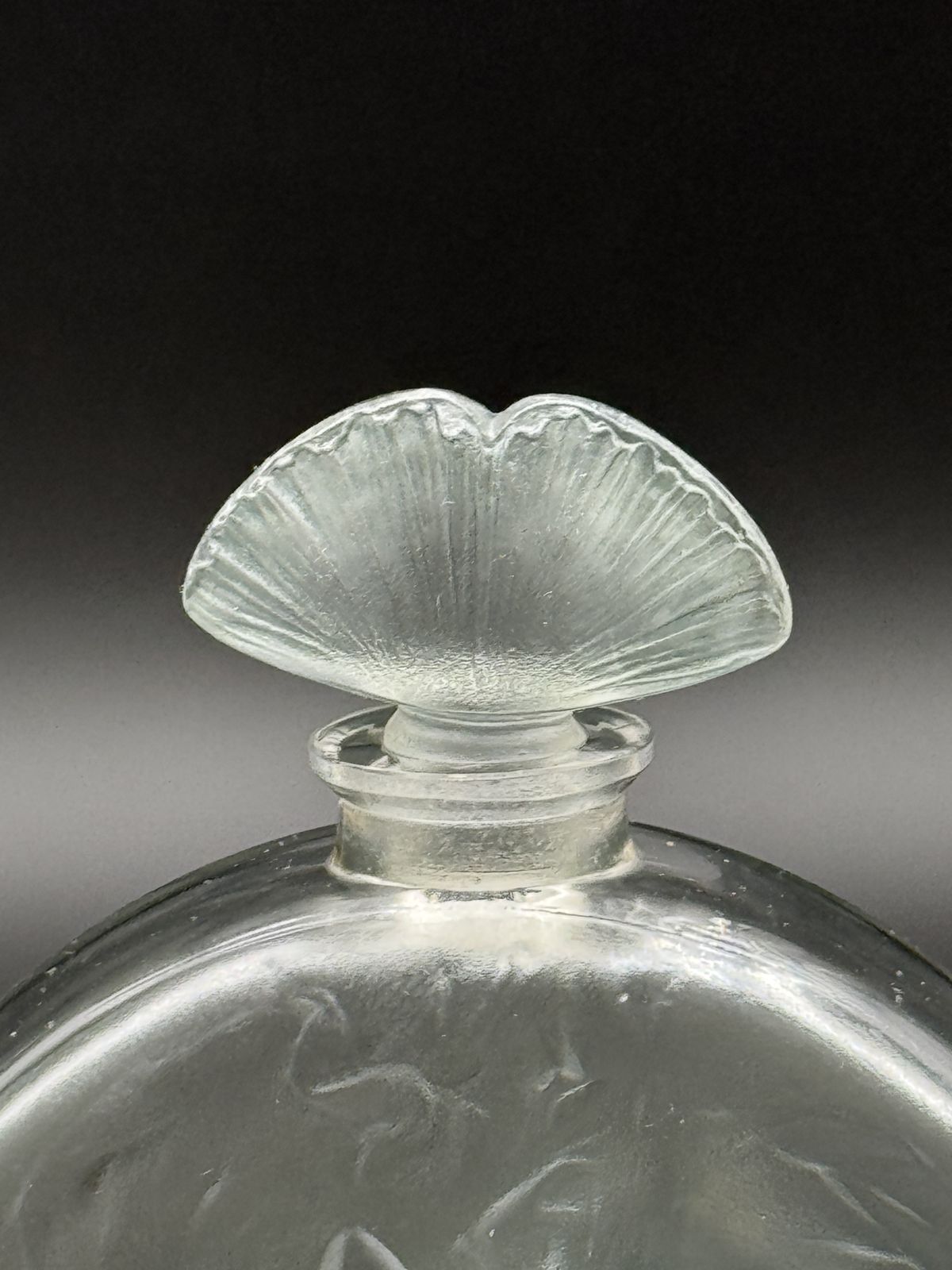 A René Lalique Rosaces Figurines Perfume Bottle. photo vinterior