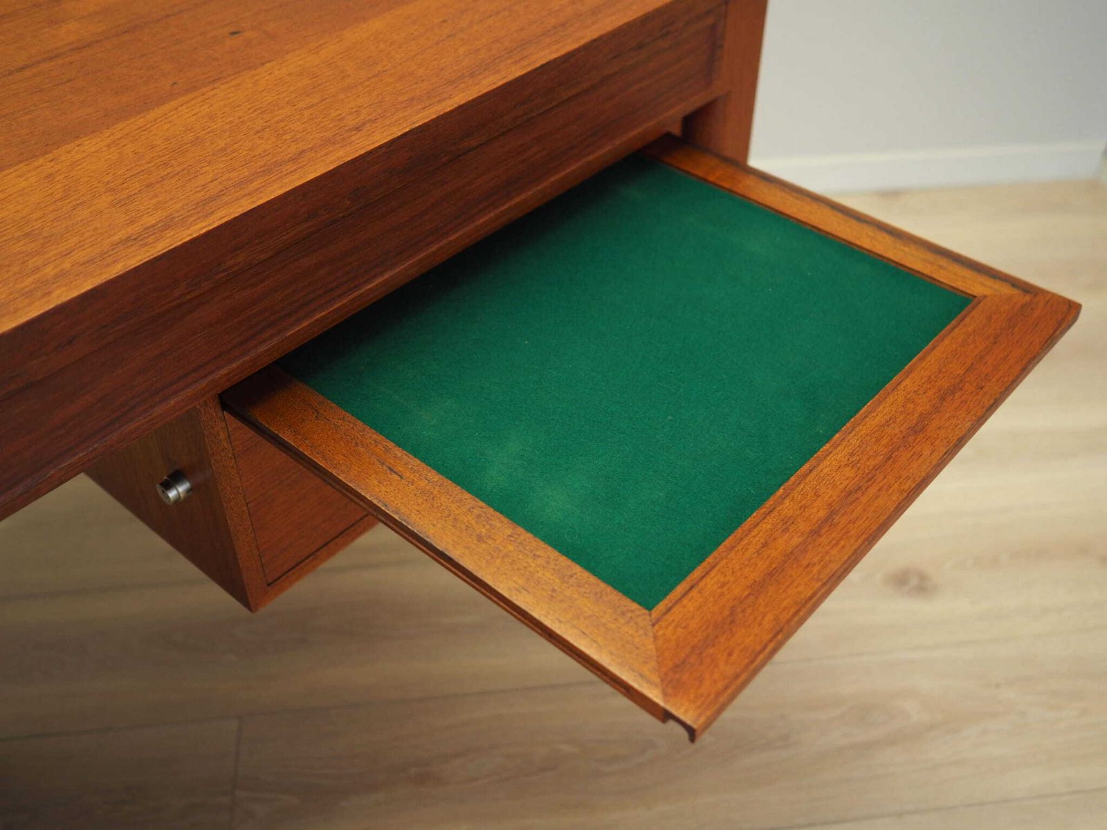 photo vinterior Teak Desk, Danish Design, 1970s, Designer: Finn Juhl, Manufacturer: France & Son