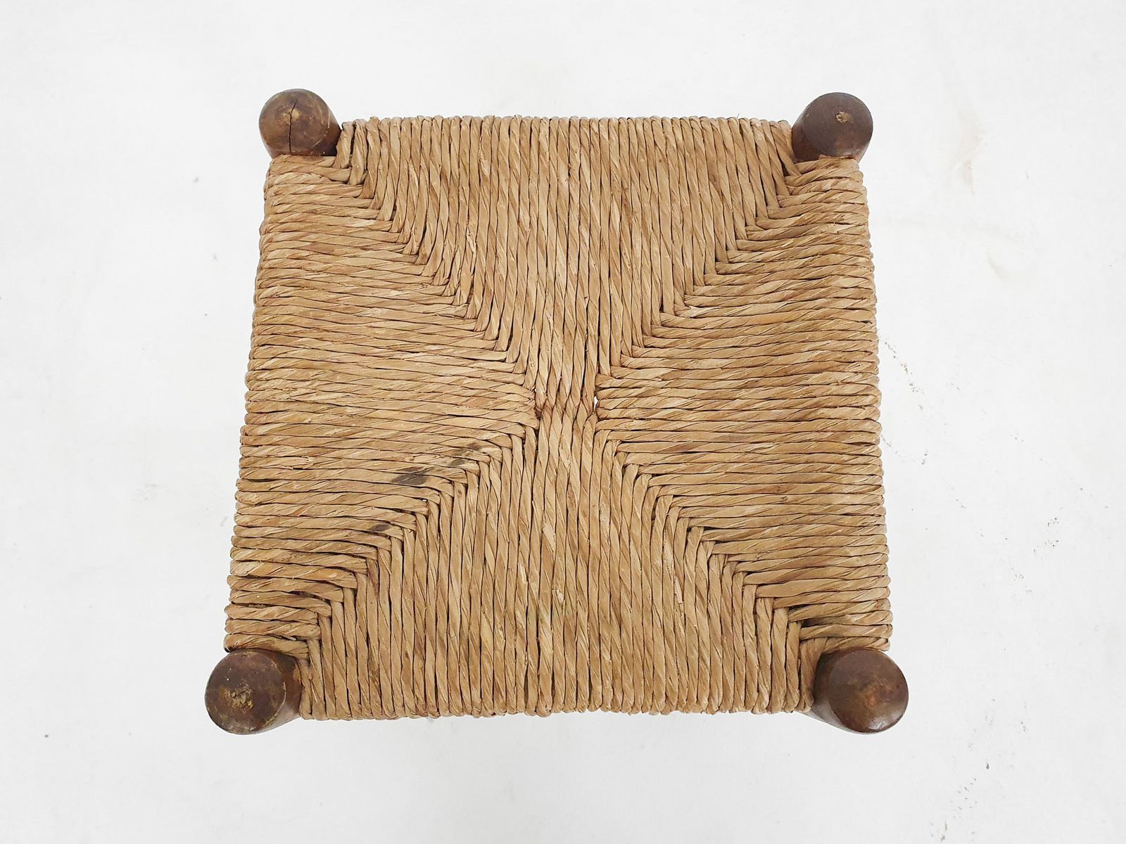 Mid Century Houten Kruk Met Rotan Zitting photo vinterior