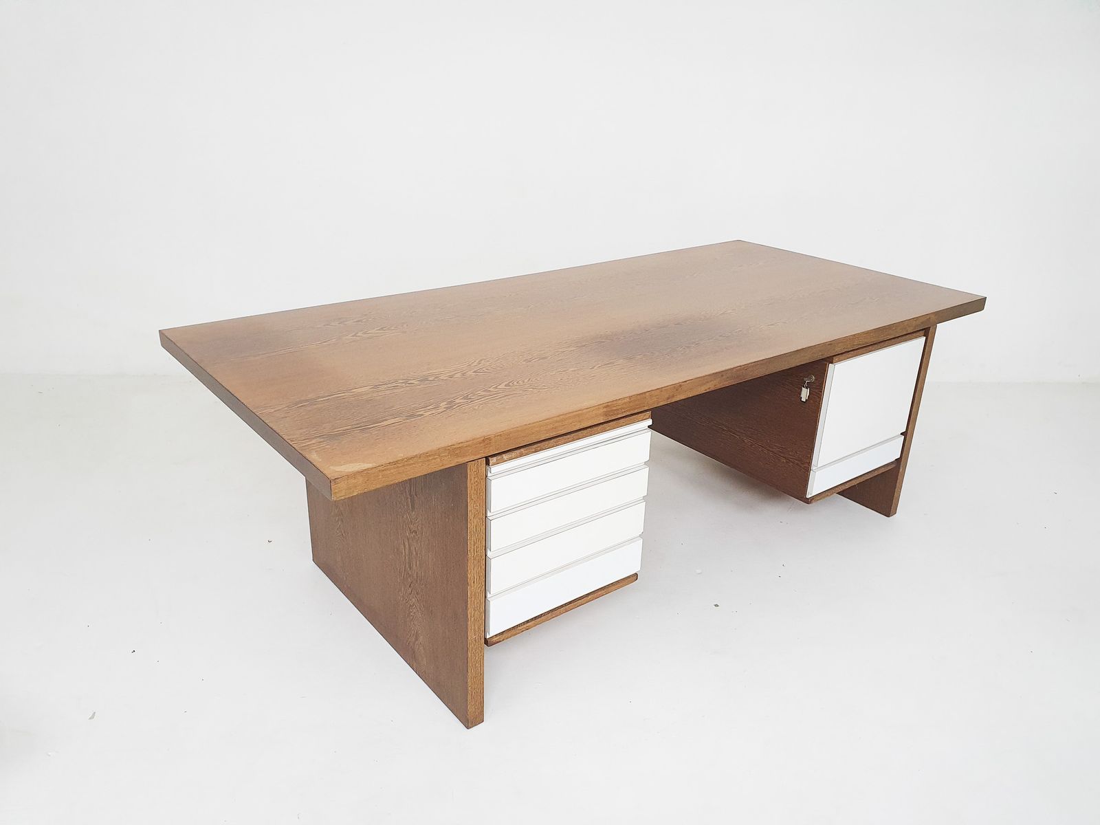 Groot Wengehouten Bureau, Toegeschreven Aan 'T Spectrum, Nederland, Ca. Jaren 1950 photo Meubels