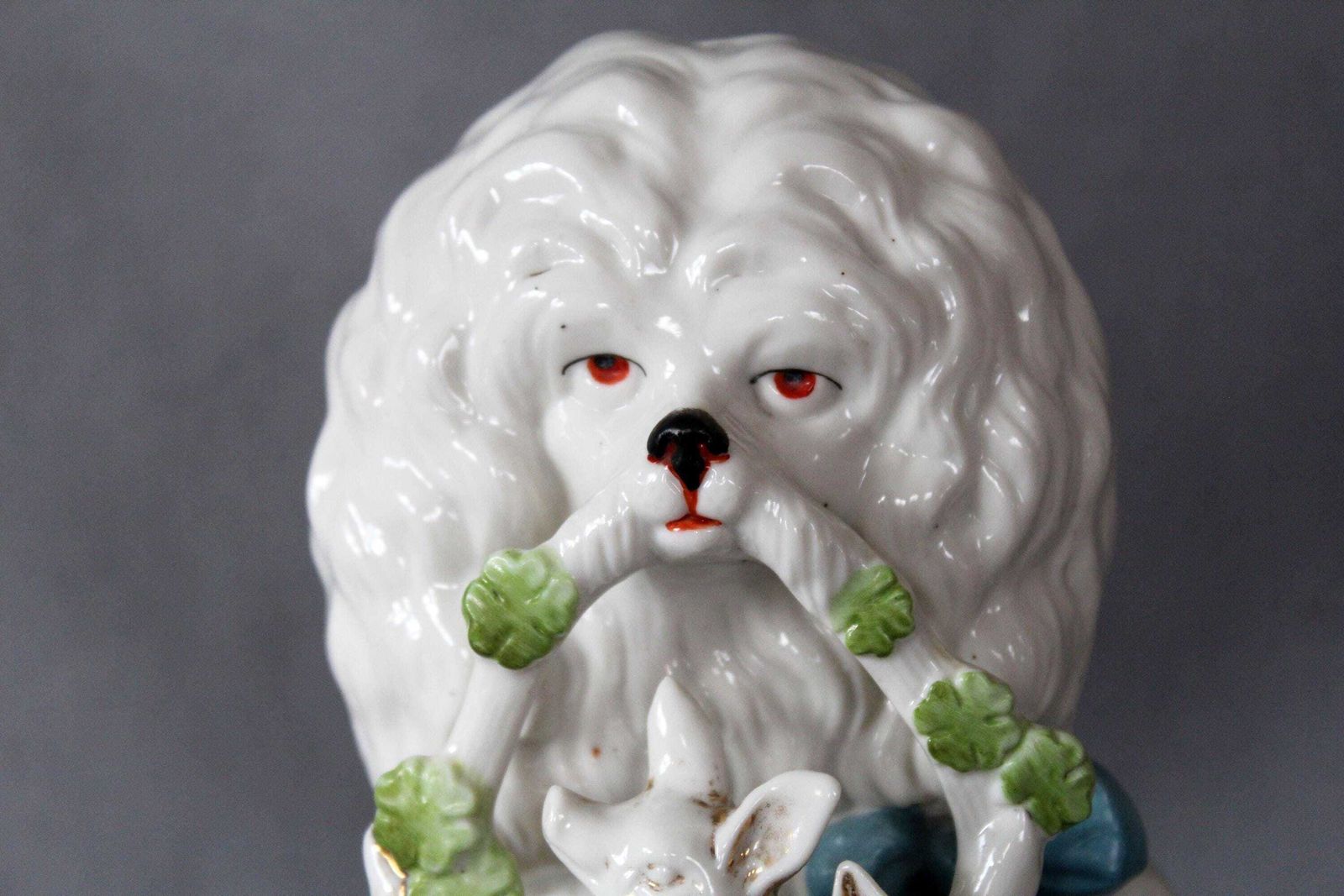 Groot Antiek Porseleinen Poedel Met Mand, Schoorsteenstuk, Duits Wally Hond, Handgeschilderd, Biggetjes/Varkens In Mand, Gouden Decoratie, 19e Eeuw photo furniture