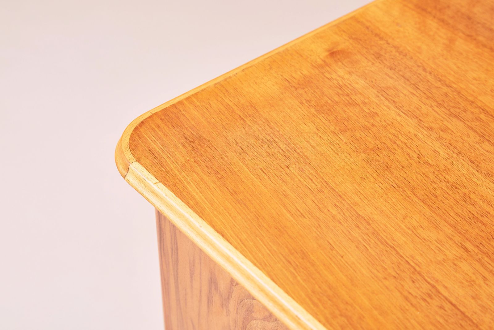 photo vinterior Gordon Russell Walnut Sideboard For Heals Of London 1960s