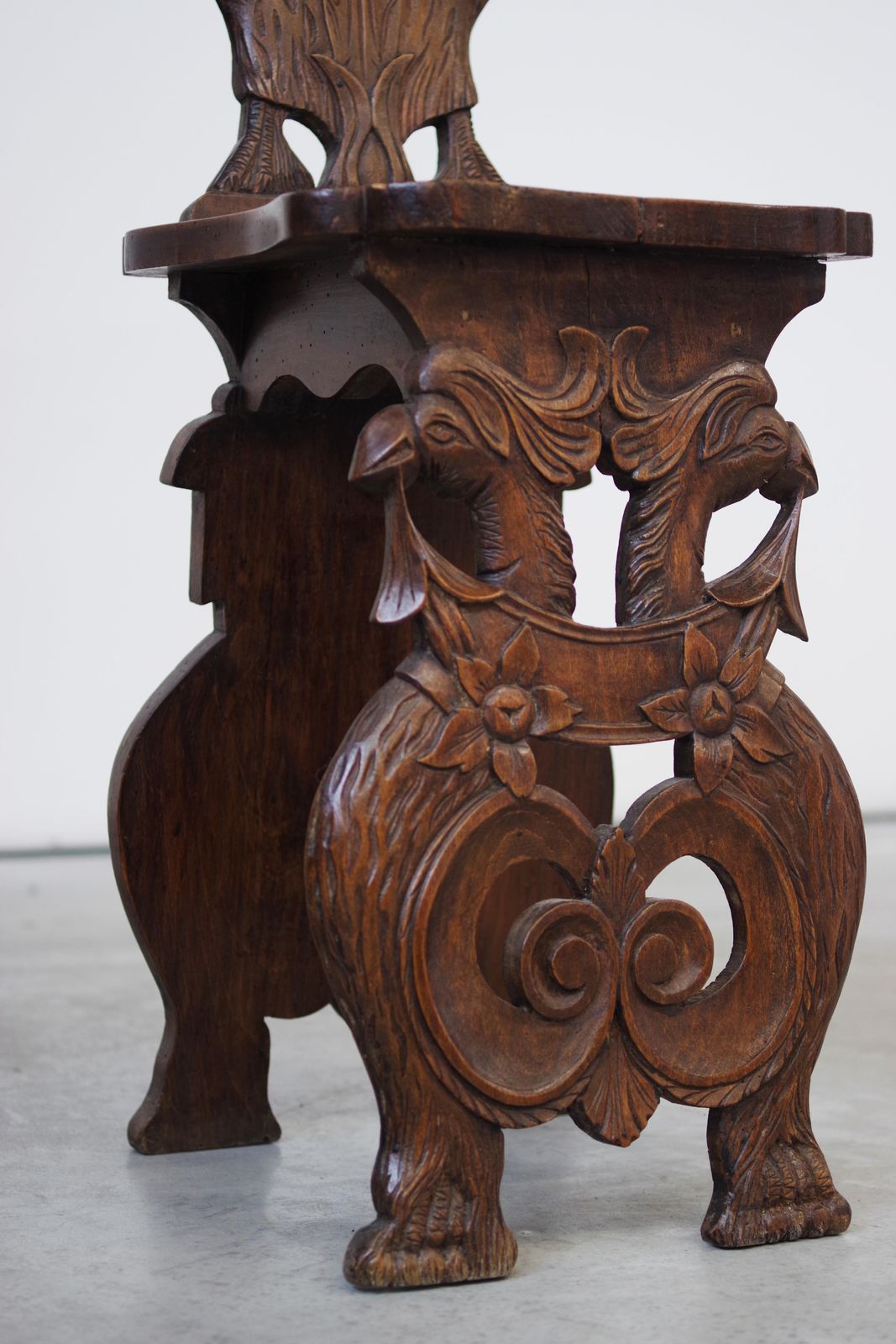 Pair Of Hand Carved Late 19th Century Chairs – Ornate Antique Craftsmanship photo vinterior