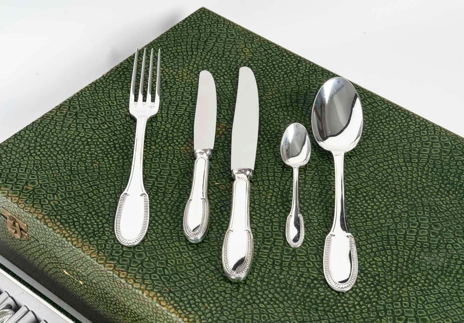 Ercuit Dinner Service, 20th Century. photo buy