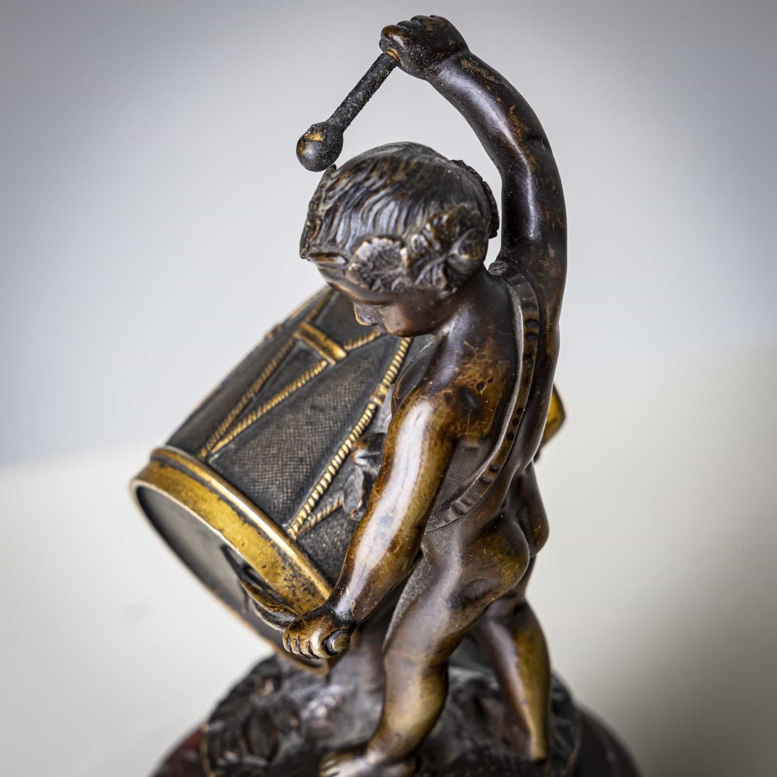 Klein Bronzen Beeldje Van Een Trommelend Kind, 19e Eeuw photo for sale