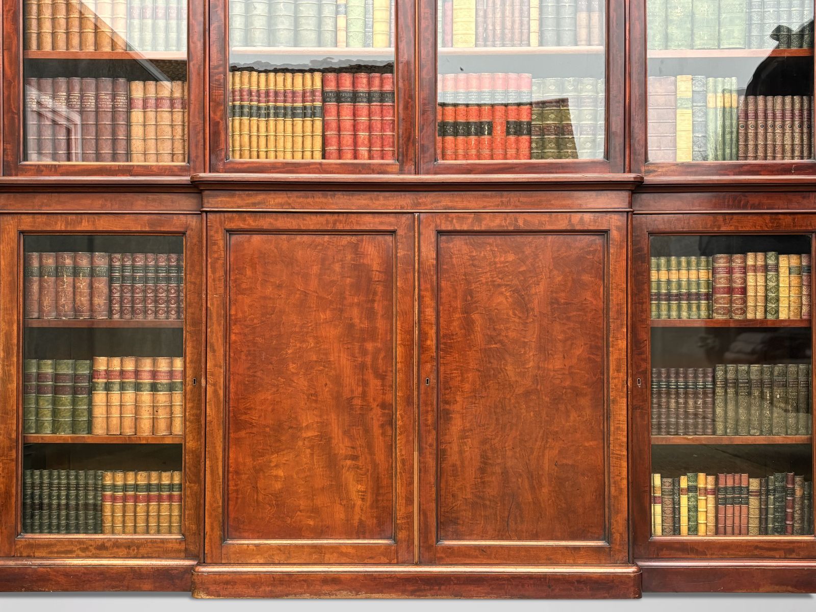 Quality 19th Century Mahogany 4 Door Breakfront Library Bookcase photo for sale