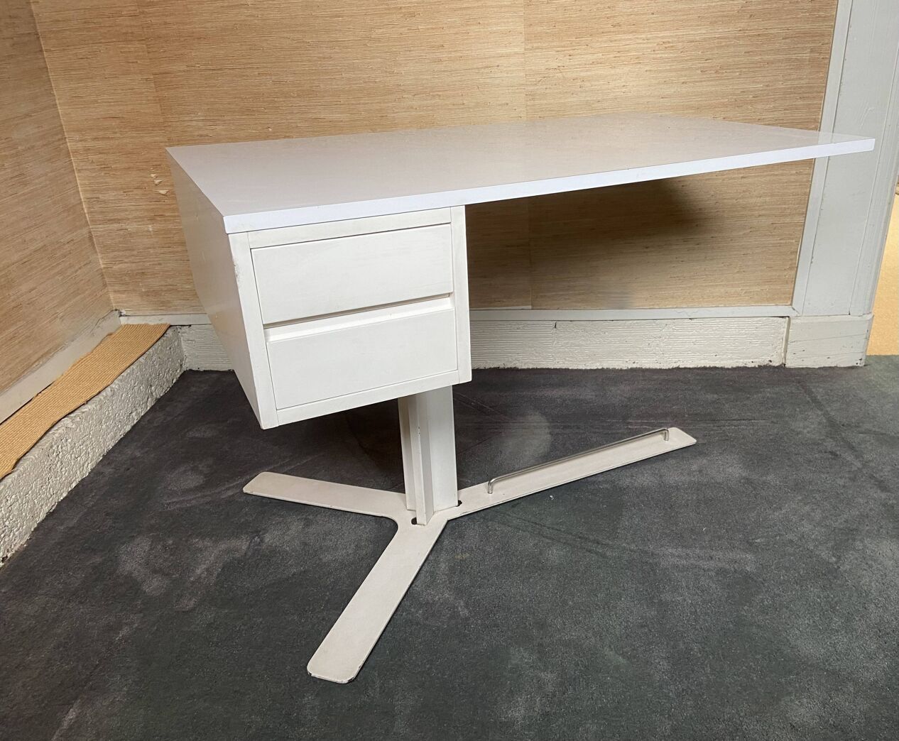 White Melamine Desk Published By Roche&Bobois Around 1970 photo for sale