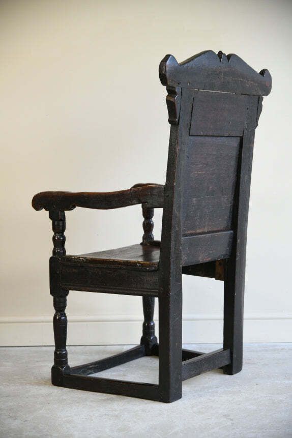 685.0 Antique Oak Wainscot Chair, 18th Century And Earlier photo
