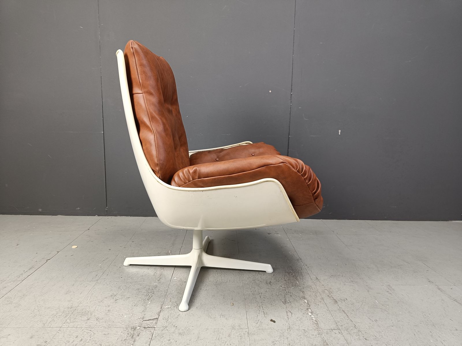 photo for sale Space Age Fiberglass Swivel Chair, 1960s