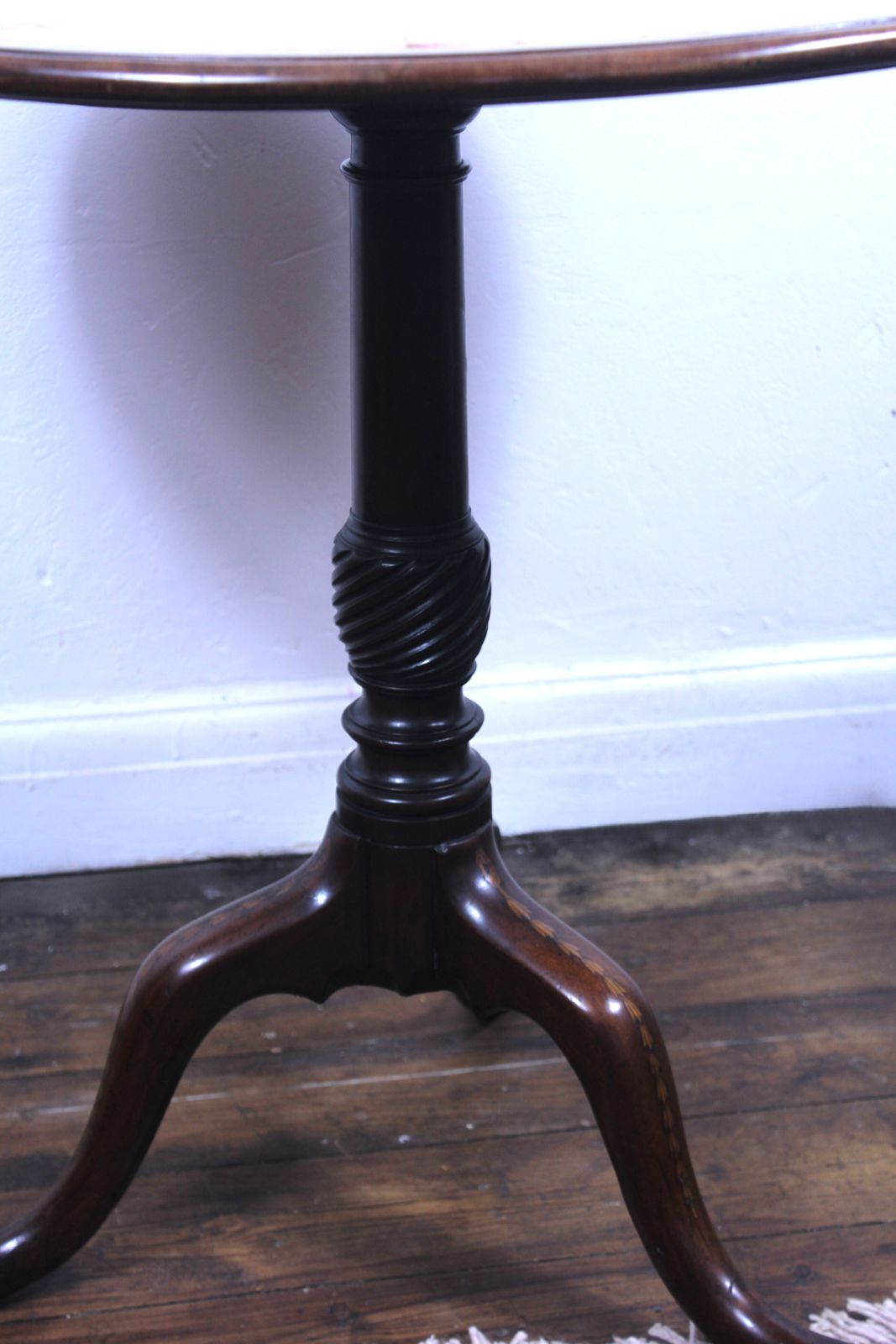 photo furniture Sheraton 18th Century Mahogany Tripod Table