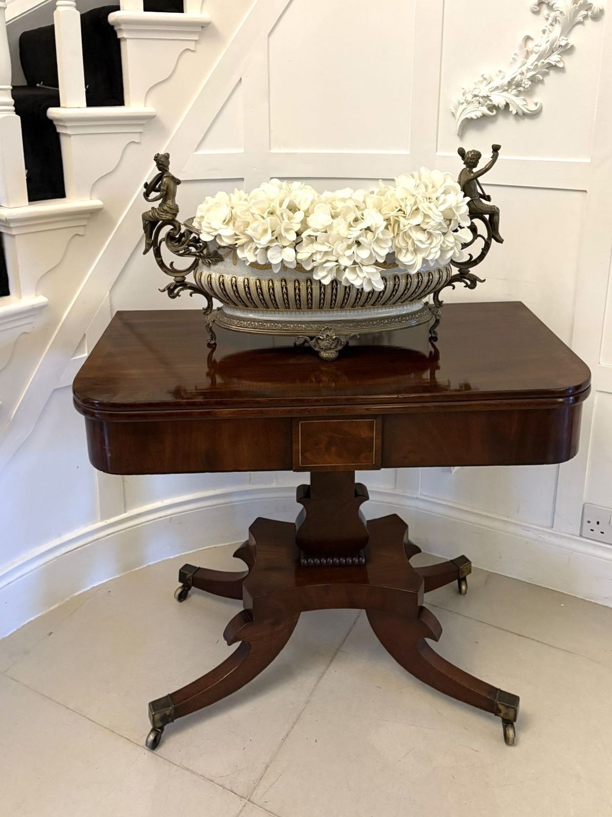 Outstanding Quality Antique 19th Century Figured Mahogany Tea Table photo vinterior