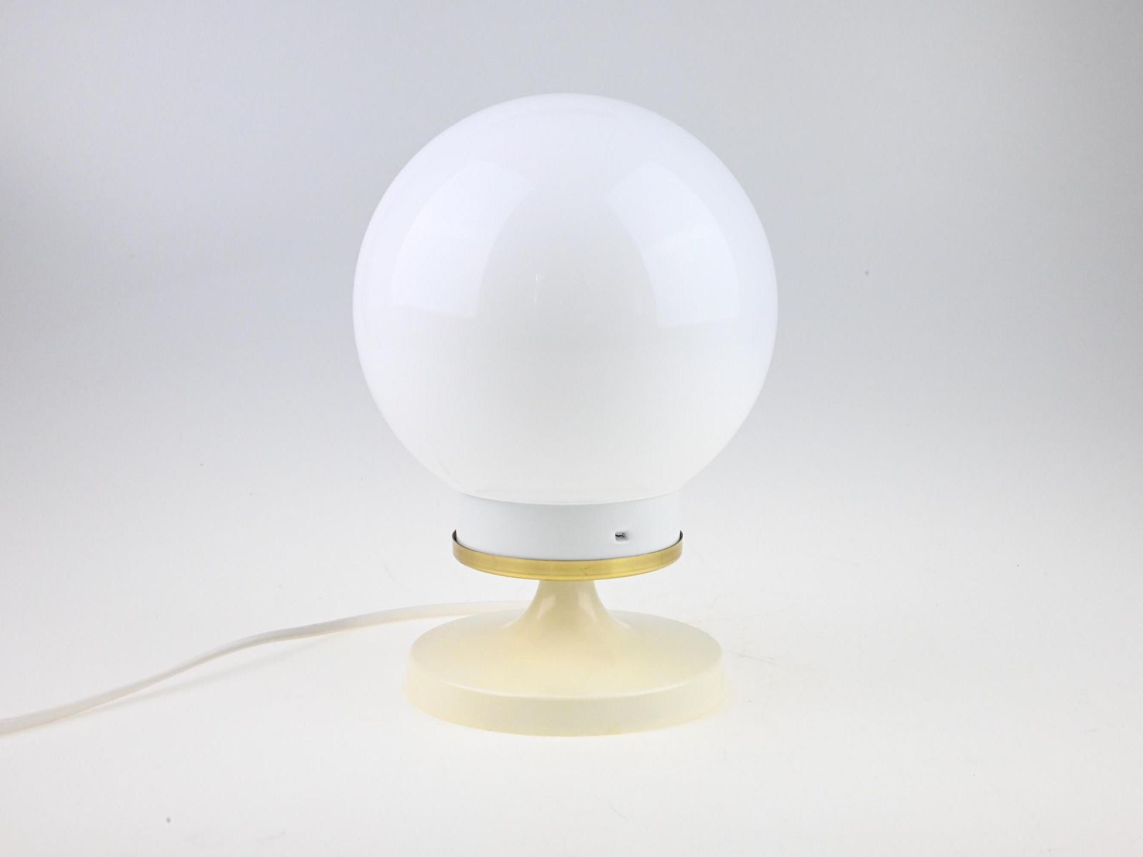 Vintage Glass Table Lamp, Globe Shade, White Table Lamp, Globe Lamp, Glass Globe Lamp, Desk Lamp, Mid Century Lamp, Vintage Light, Old Lamp photo Lighting