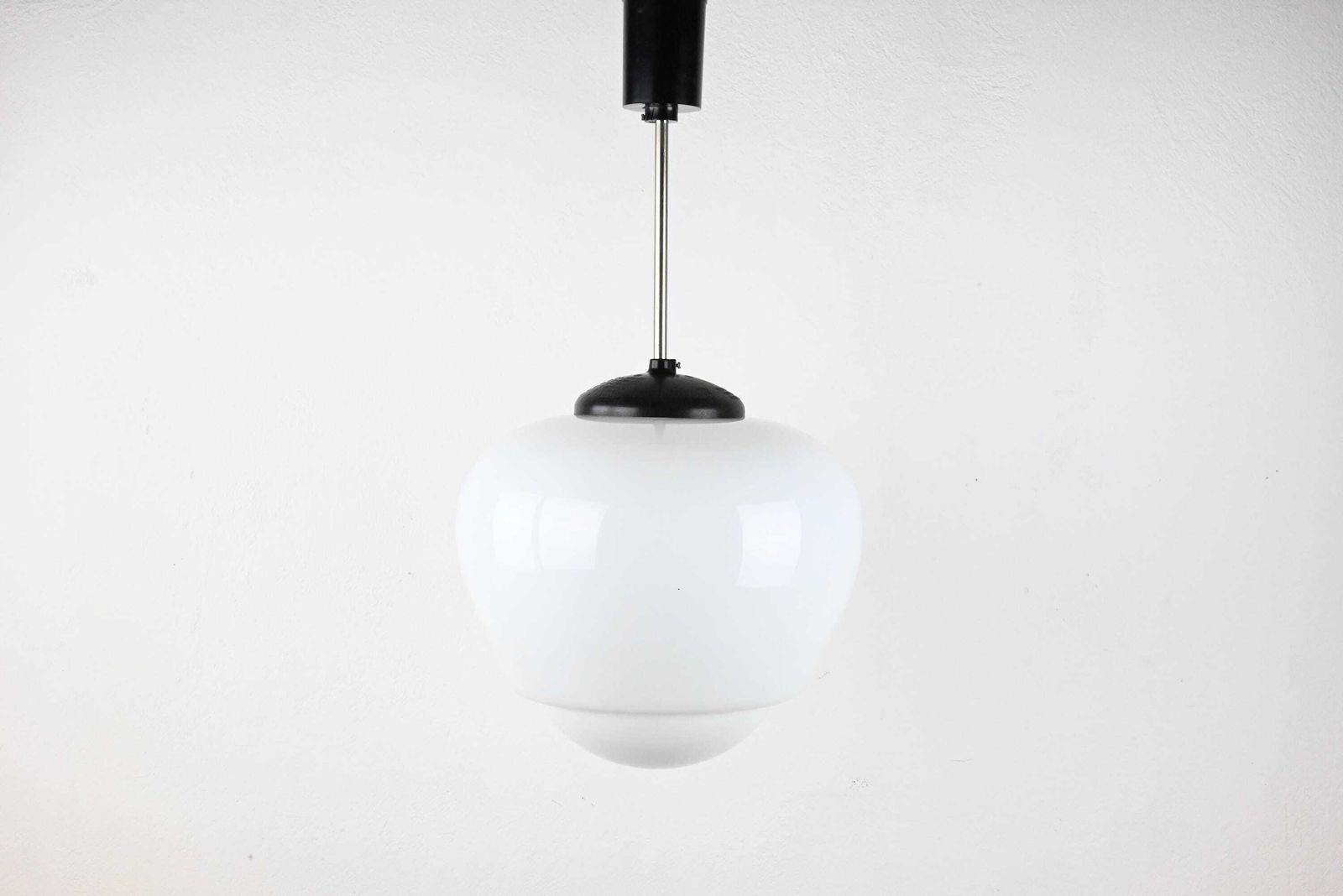 Bakelite Lamp, Bauhaus Pendant Lamp, Bauhaus Lamp, Bauhaus Light, Bauhaus Lighting, Pendant Lighting, Pendant Light, Pendant Lamp photo vinterior