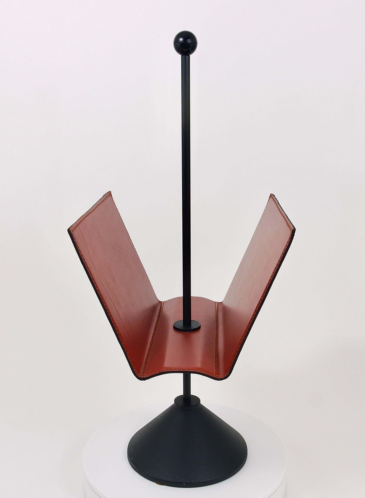 Porada Arredi Black Post Modern Leather Magazine Rack News Stand, Italy, 1980s photo vintage