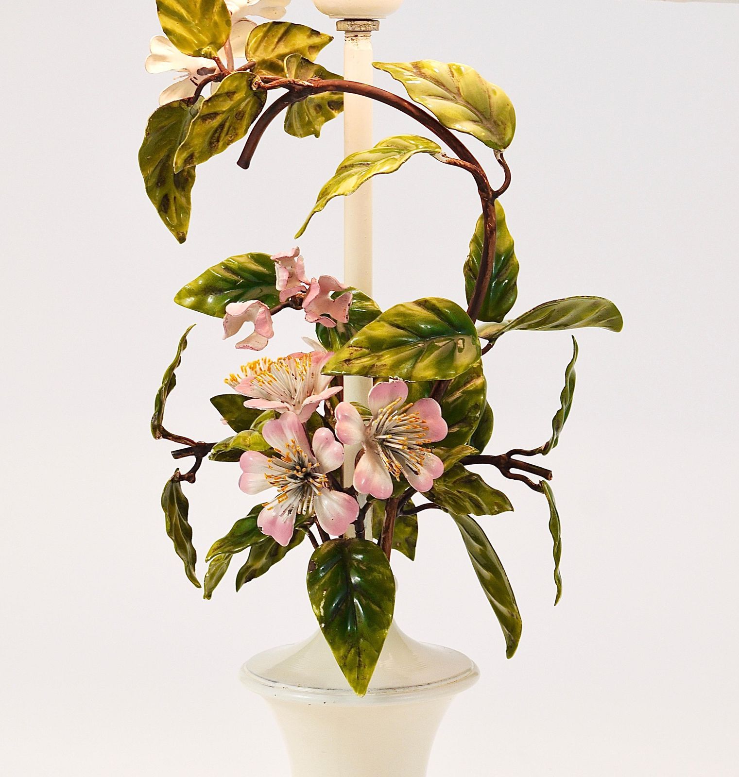 Salvadori Hand Painted Wild Apple Blossom Toleware Table Lamp, Italy, 1950s photo Lighting