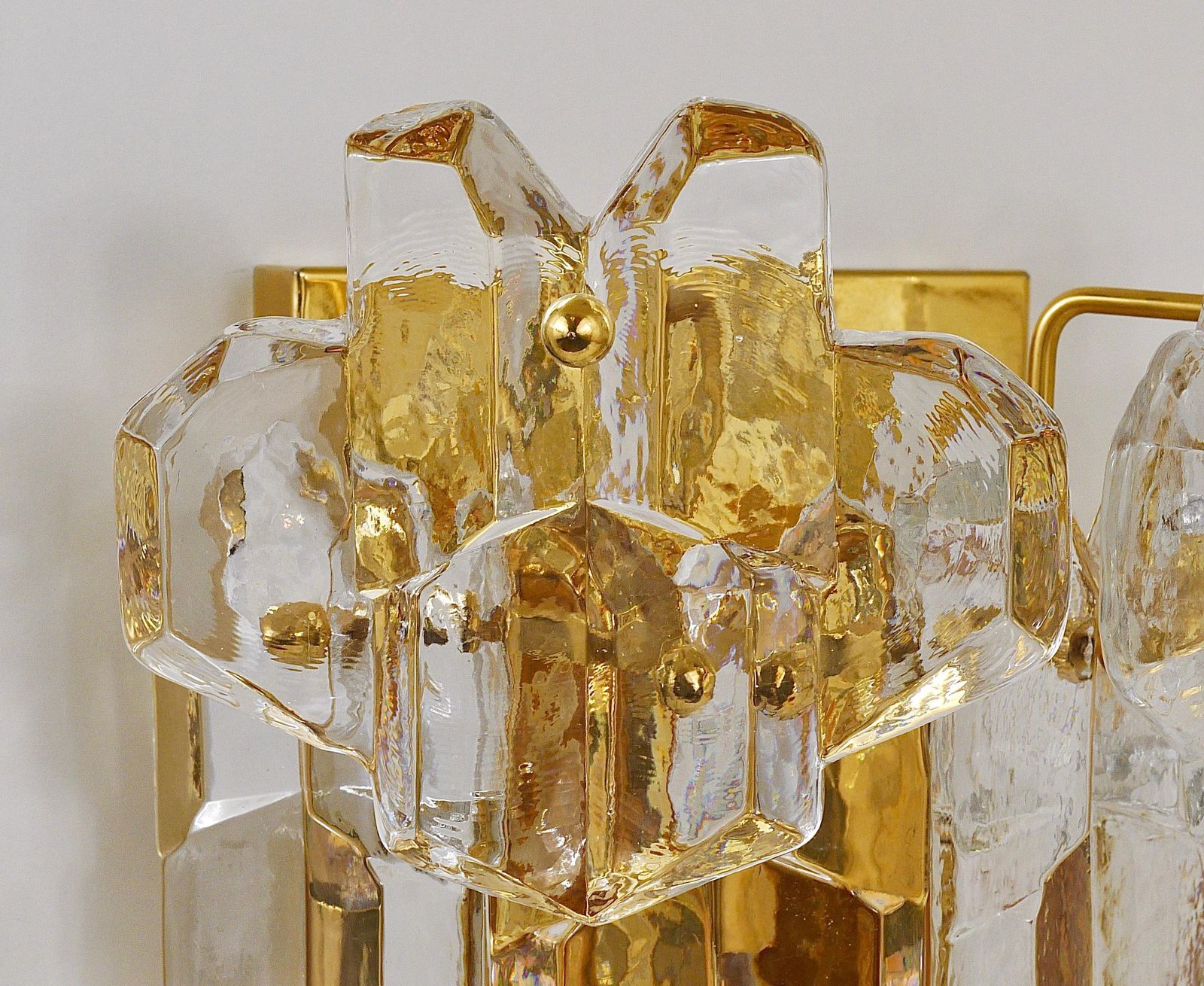photo vinterior J. T. Kalmar Large Palazzo Midcentury Gilt Brass 6 Crystal Icicle Glass Scone