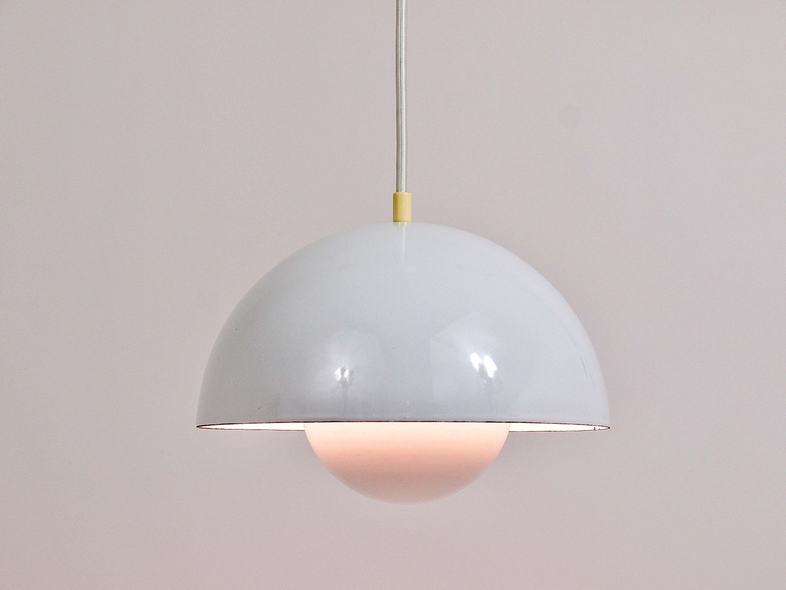 Witte Verner Panton Flowerpot Hanglamp, Louis Poulsen, Denemarken, 1969 photo buy