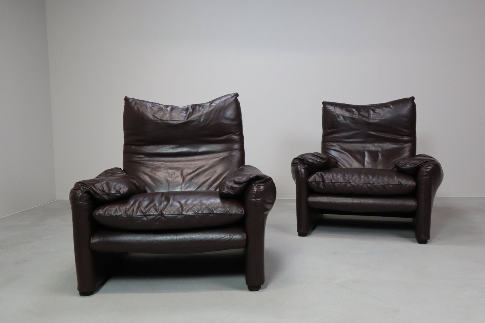 Pair Of Maralunga Leather Armchairs By Vico Magistretti For Cassina, 1974 photo for sale