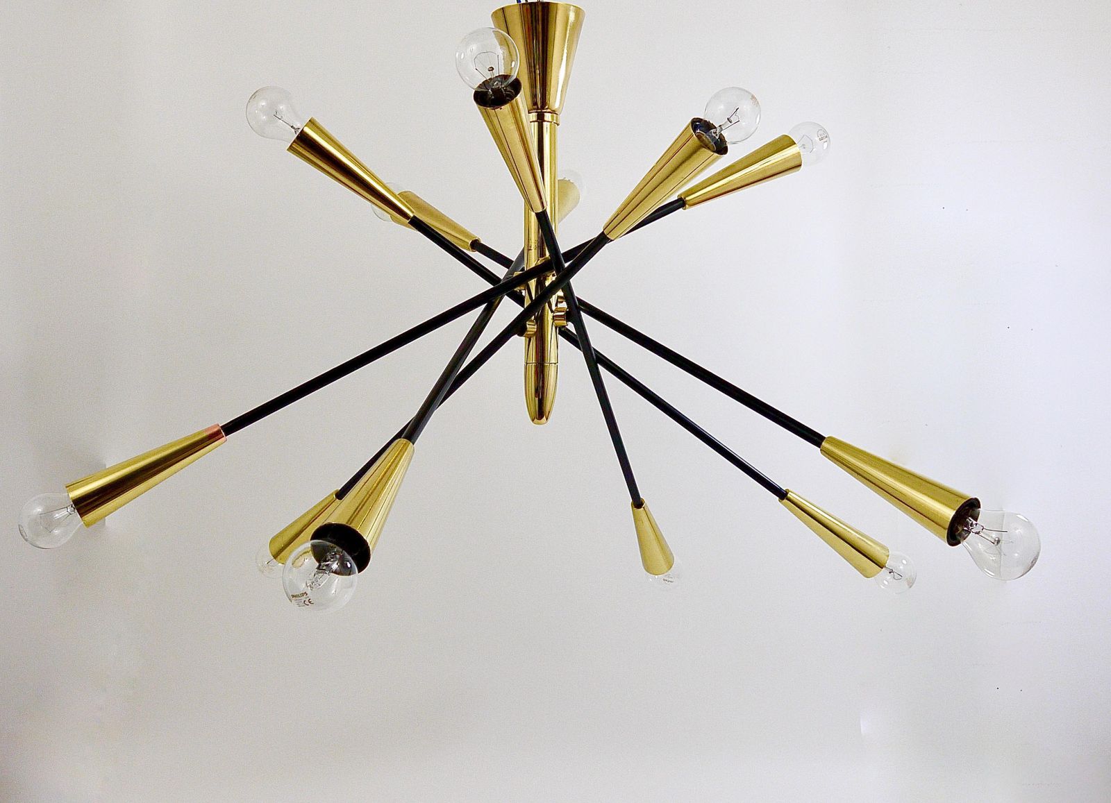 photo vintage Stilnovo Style Huge Articulating Black And Brass Sputnik Chandelier, Italy, 1950
