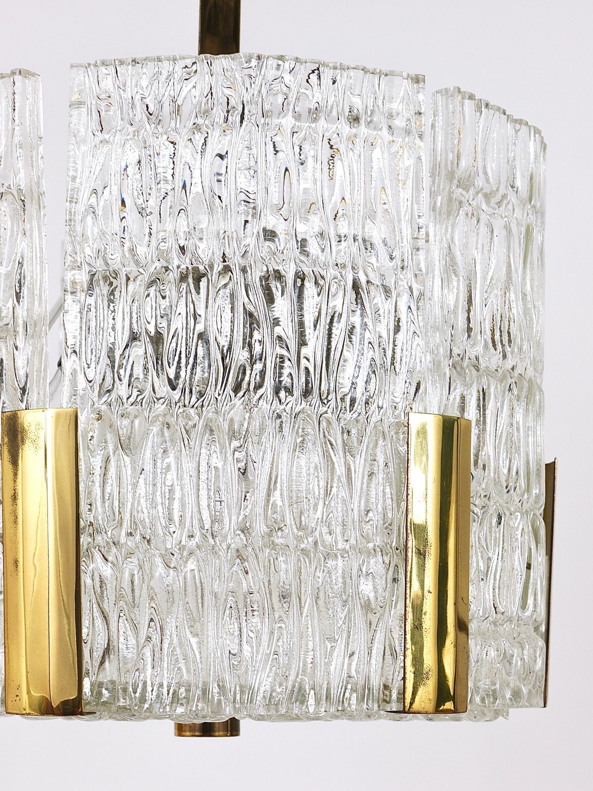 photo vintage Kalmar Tambour Drum Chandelier, Brass, Textured Ice Glass, Austria, 1960s