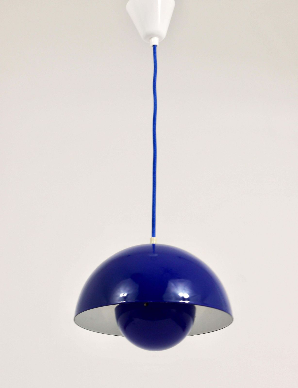 Blue Verner Panton Flowerpot Enameled Pendant Lamp, Louis Poulsen, Denmark, 1969 photo Lighting