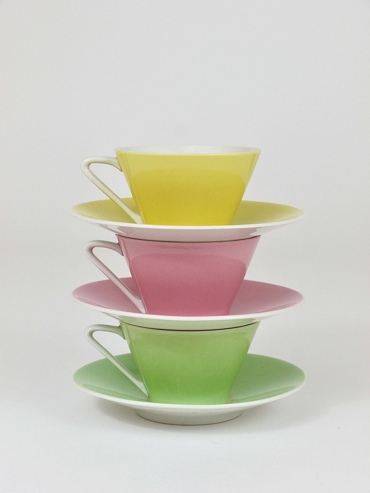 6 Midcentury Pastel Daisy Porcelain Coffee Cups, Lilien, Austria, 1950s photo vintage