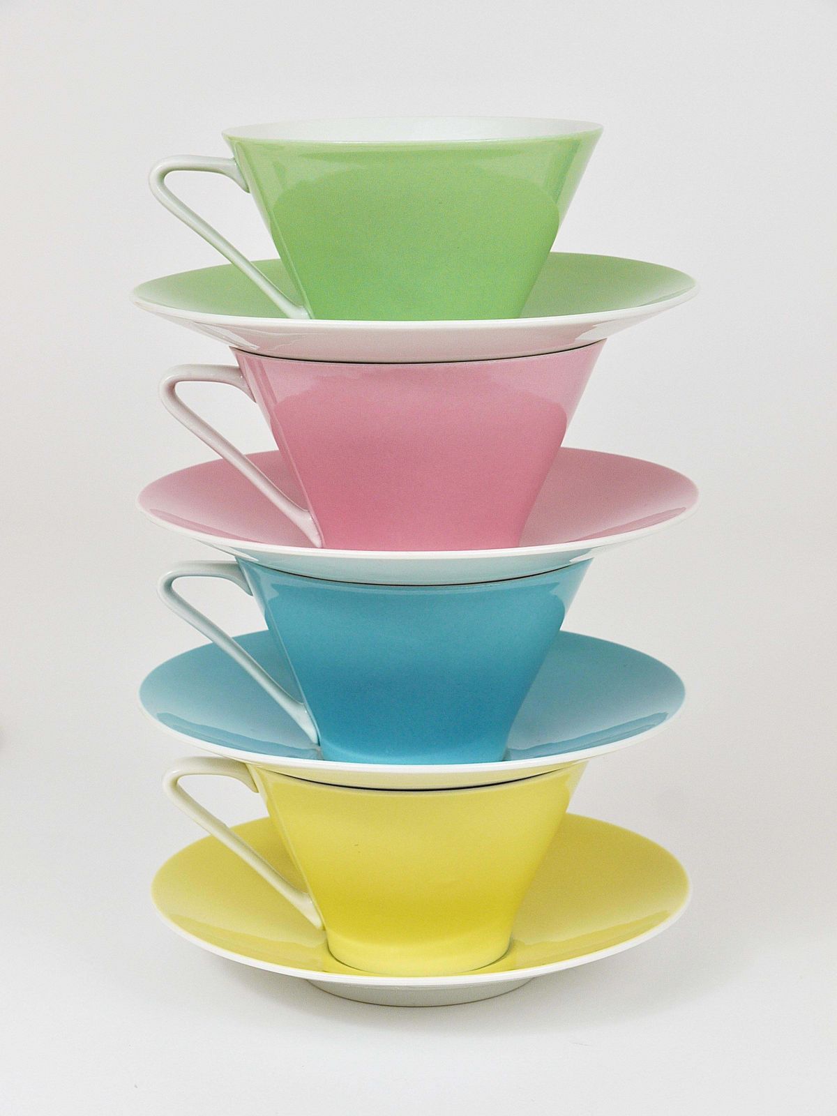 photo furniture 6 Midcentury Pastel Daisy Porcelain Coffee Cups, Lilien, Austria, 1950s